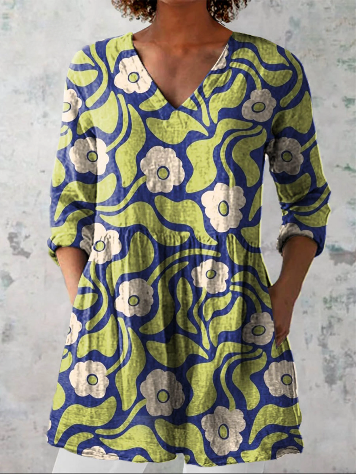 EILEEN | LONG BLOUSE WITH A V-NECK