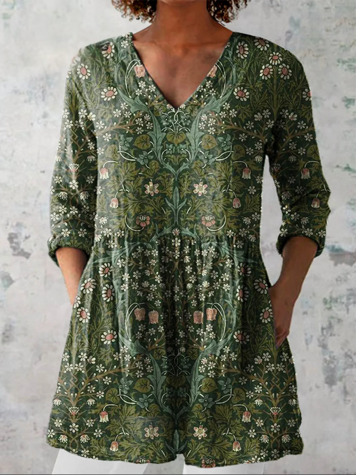 RUTH | LONG BLOUSE WITH A V-NECK