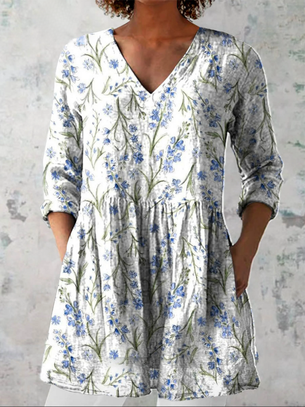 LOIS | LONG BLOUSE WITH A V-NECK